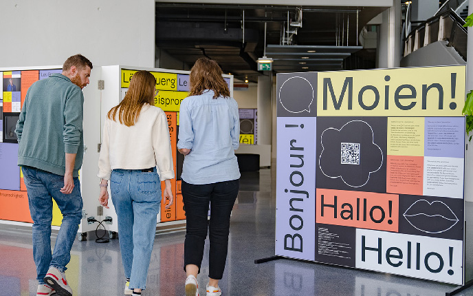 Mehrsprachige Wanderausstellung mit digitalen Elementen